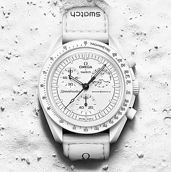 ���� �� ���� Swatch x Omega Moonswatch Mission To Moonphase Snoopy