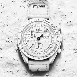 ���� �� ���� Swatch x Omega Moonswatch Mission To Moonphase Snoopy