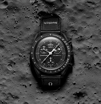  ���� �� ����  Swatch x Omega Moonswatch Mission To Moonphase Snoopy Black