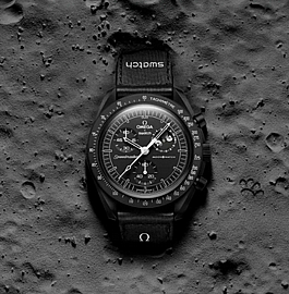  ���� �� ����  Swatch x Omega Moonswatch Mission To Moonphase Snoopy Black