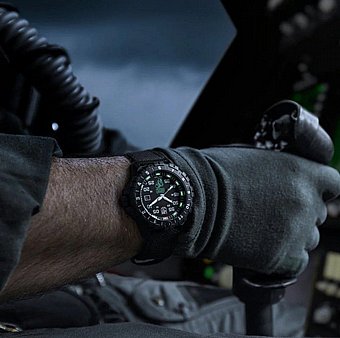 LUMINOX F-117 Nighthawk� x Skunk Works �