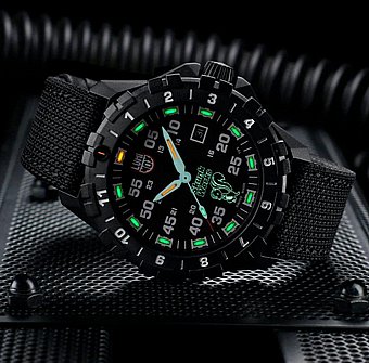 LUMINOX F-117 Nighthawk� x Skunk Works �