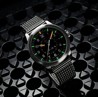 LUMINOX P-38 LIGHTNING� Black Mesh