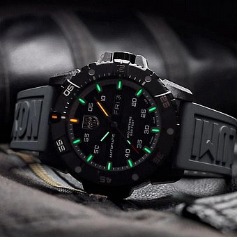 Luminox Master Carbon SEAL Automatic  