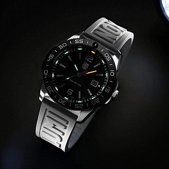 Luminox Pacific Diver Rubber +Steel Set ������ �� ������