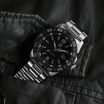 Luminox Pacific Diver Rubber +Steel Set ������ �� ������
